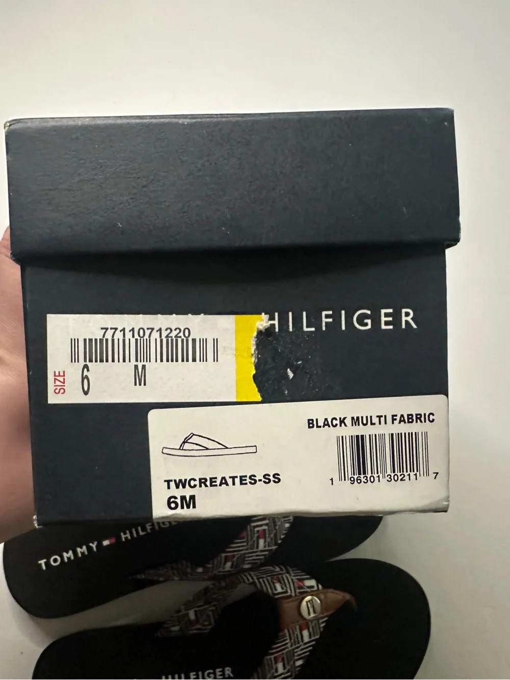 NIB Tommy Hilfiger Women's Patterned Logo Flip Flops Womens 6
